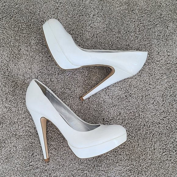 Guess Winna Women's Size 7 White Platform Stiletto Pumps - Picture 3 of 4
